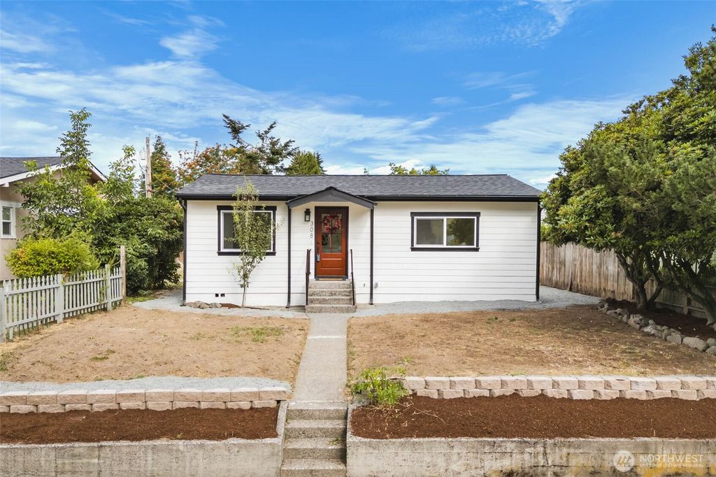 Photo of 308 F Street SE, Auburn, WA 98002 (MLS # 2424398)