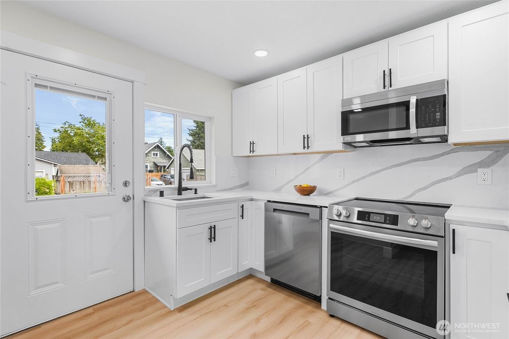 Photo of 308 F Street SE, Auburn, WA 98002 (MLS # 2424398)