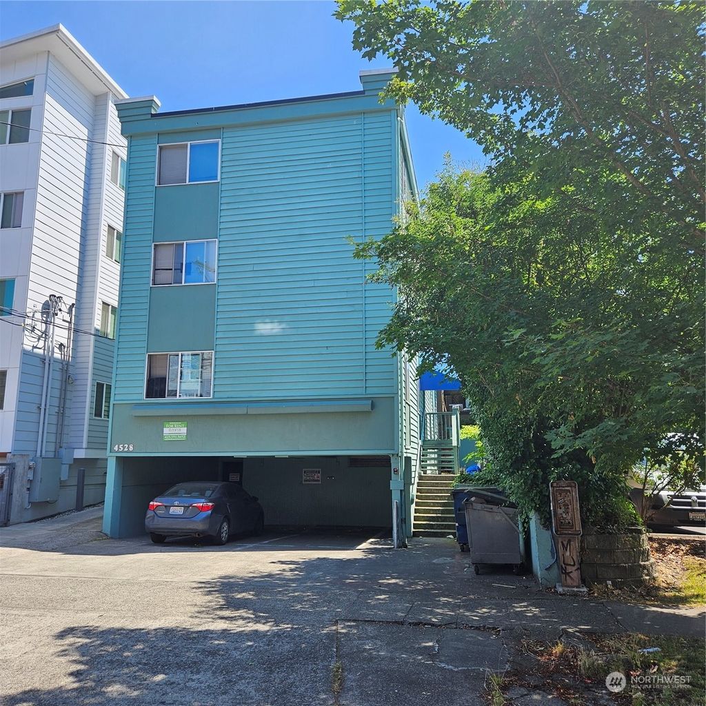Photo of 4528 20th Avenue NE, Seattle, WA 98105 (MLS # 2165235)