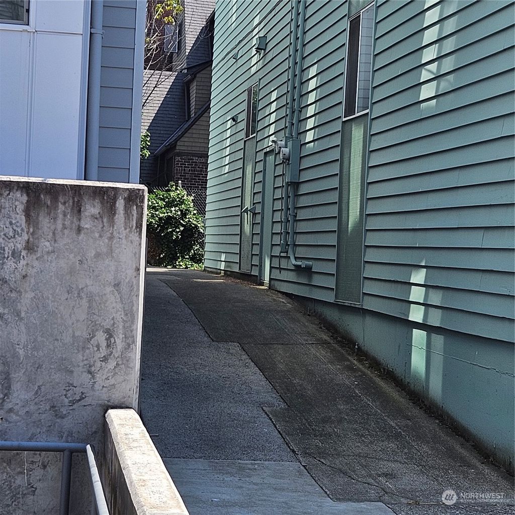 Photo of 4528 20th Avenue NE, Seattle, WA 98105 (MLS # 2165235)