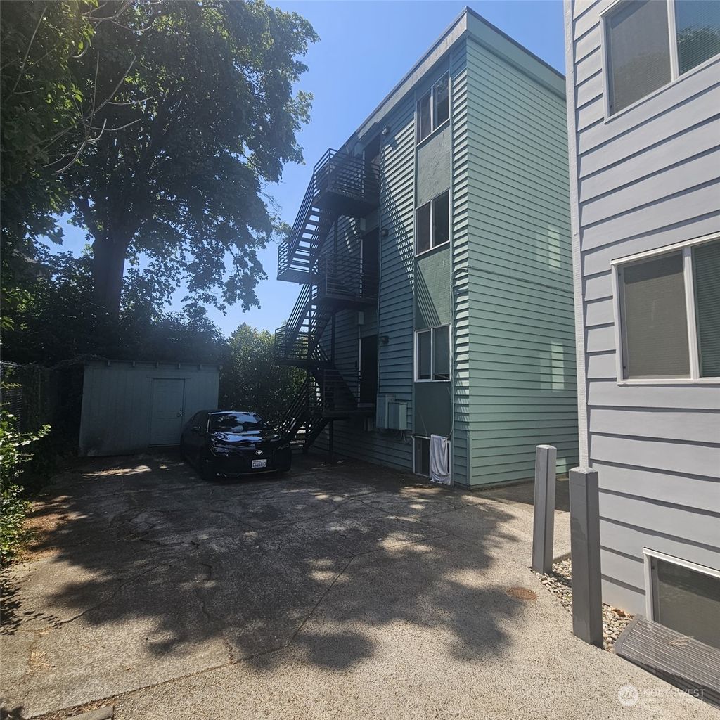 Photo of 4528 20th Avenue NE, Seattle, WA 98105 (MLS # 2165235)