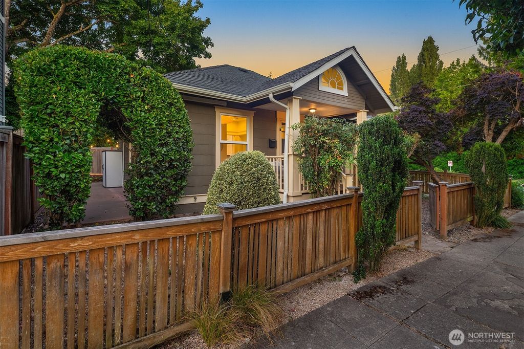 Photo of 402 31st Avenue E, Seattle, WA 98112 (MLS # 2406784)