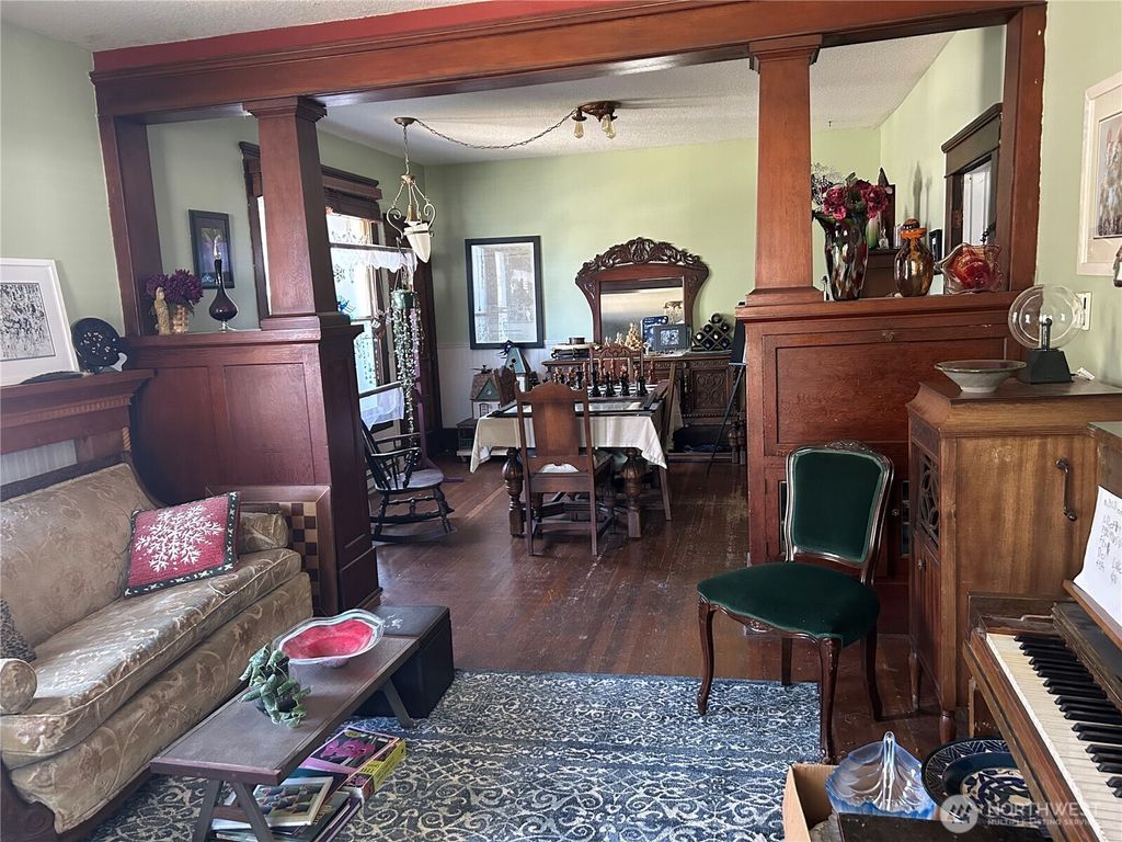 Photo of 211 Seventh Street, Snohomish, WA 98290 (MLS # 2502103)