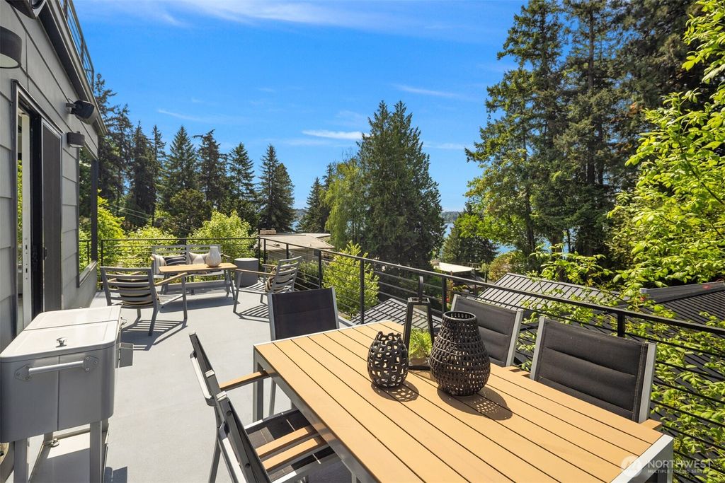 Photo of 6829 SE 32nd Street, Mercer Island, WA 98040 (MLS # 2412083)