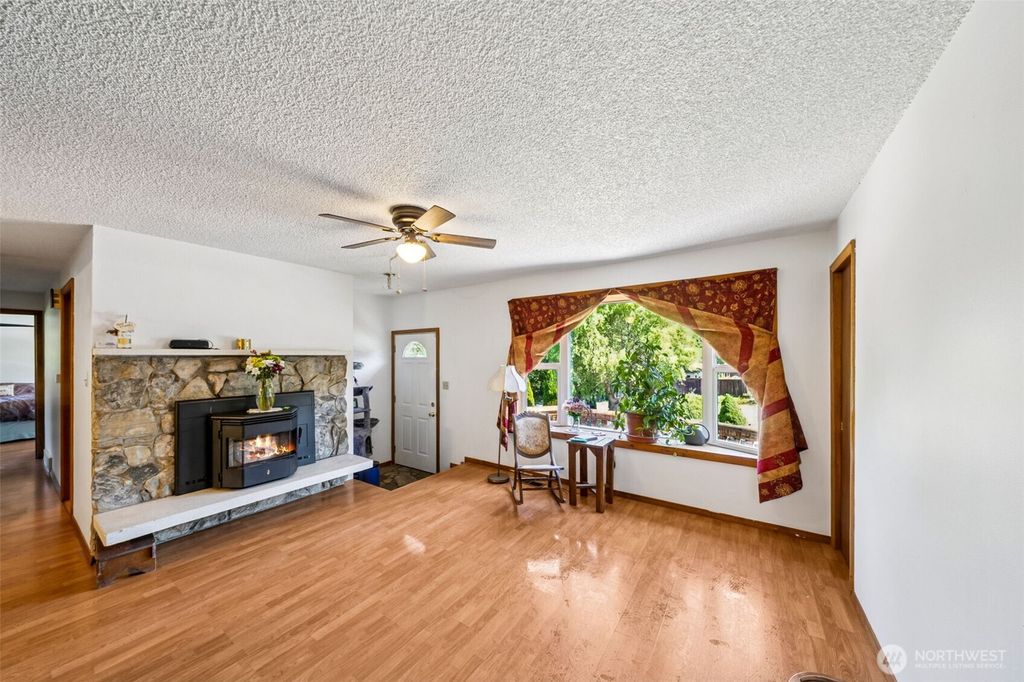 Photo of 20317 196th Avenue SE, Renton, WA 98058 (MLS # 2425746)
