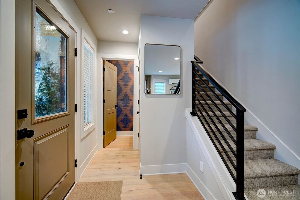 Photo of 440 20th Ave Ave, Kirkland, WA 98033 (MLS # 2434301)