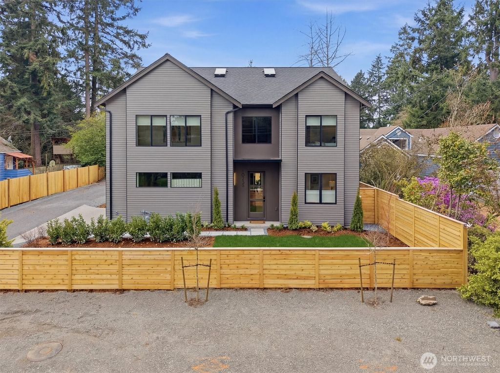 Photo of 10733 17th Avenue NE, Seattle, WA 98125 (MLS # 2501651)