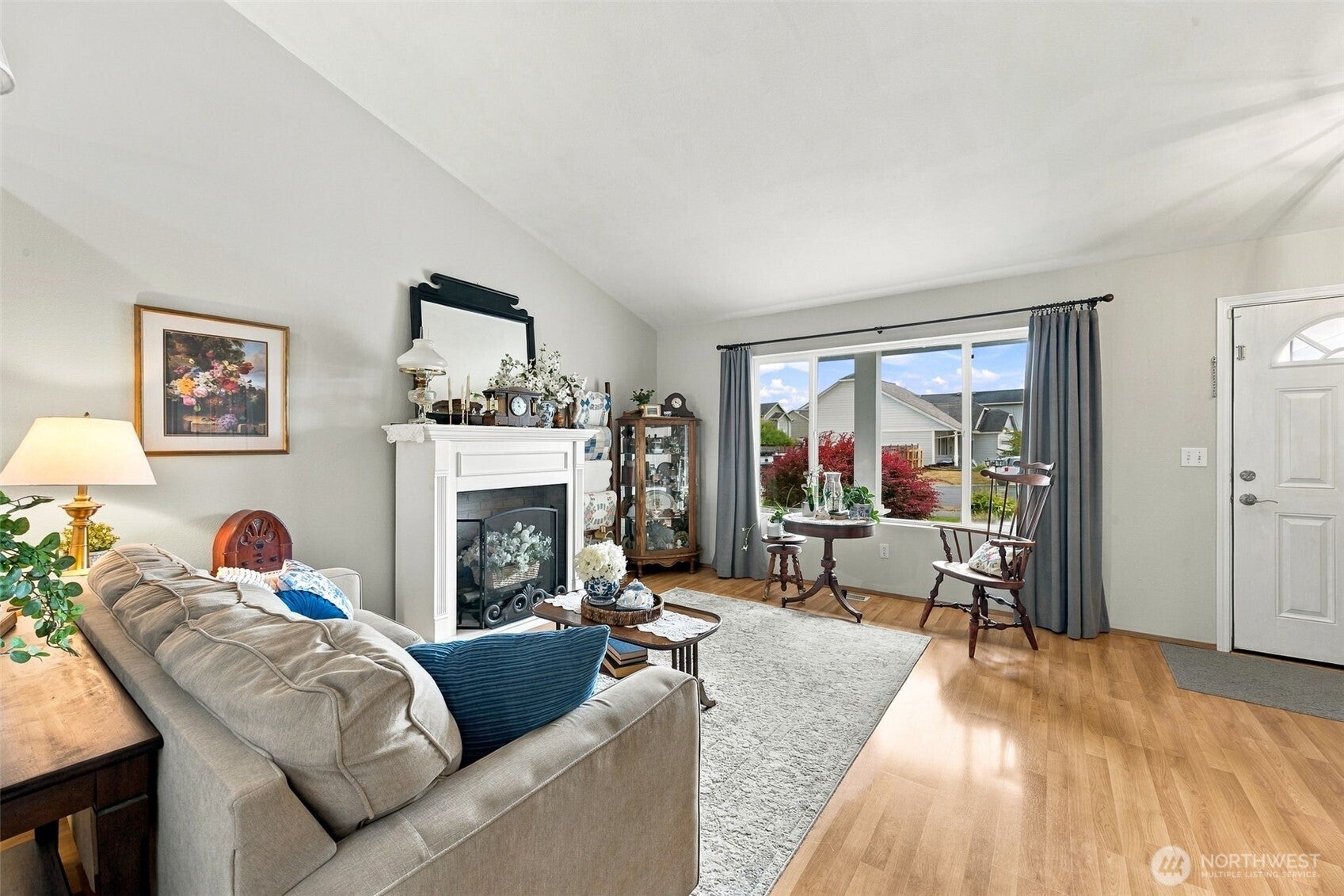9819 Greenleaf Loop SE