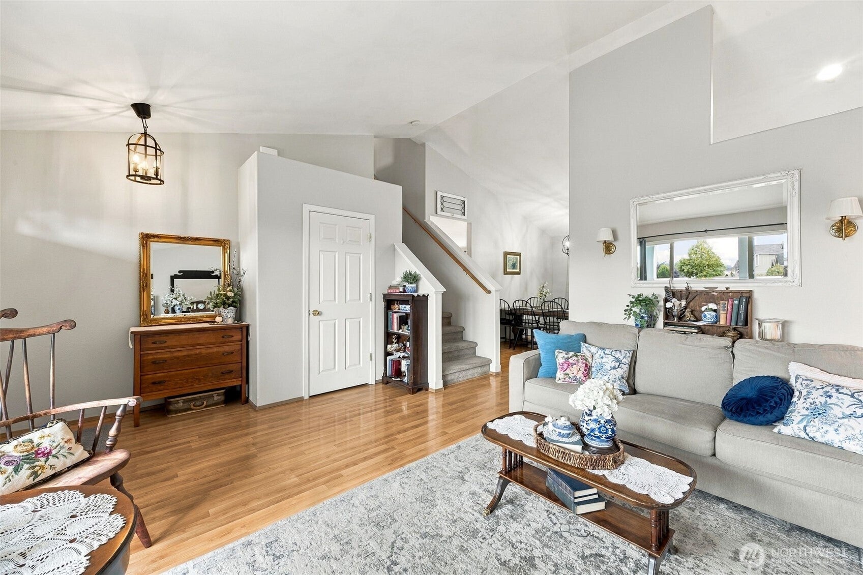 9819 Greenleaf Loop SE