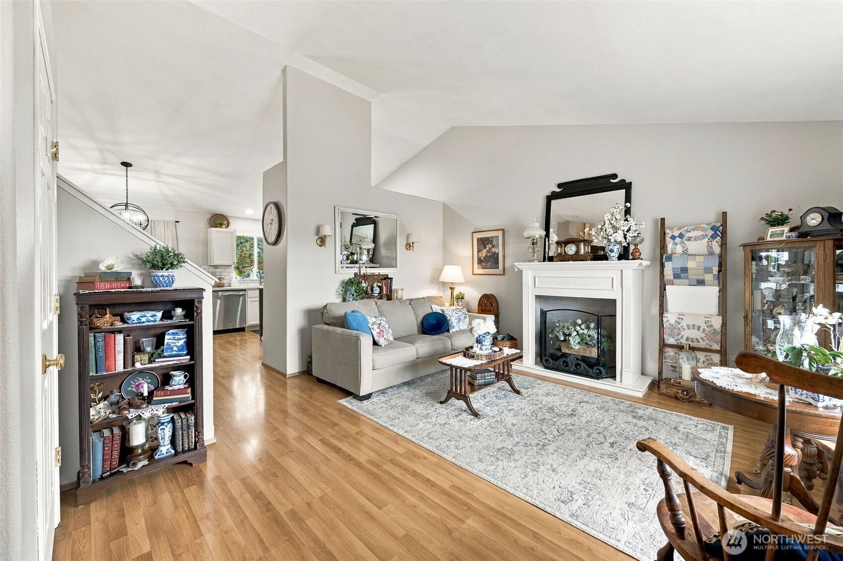 9819 Greenleaf Loop SE