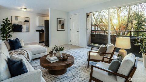 Photo of 2100 N 106th St #307, Seattle, WA 98133 (MLS # 2470948)