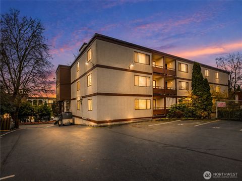 Photo of 2100 N 106th St #307, Seattle, WA 98133 (MLS # 2470948)