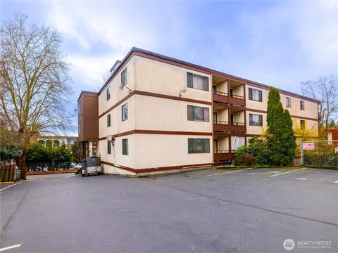 Photo of 2100 N 106th St #307, Seattle, WA 98133 (MLS # 2470948)