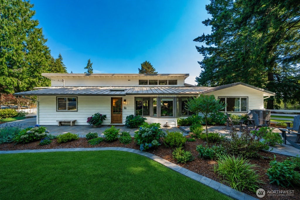 Photo of 19915 SE 125th Street, Issaquah, WA 98027 (MLS # 2571090)