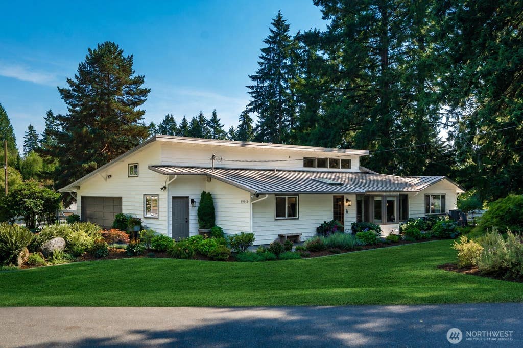 Photo of 19915 SE 125th Street, Issaquah, WA 98027 (MLS # 2571090)