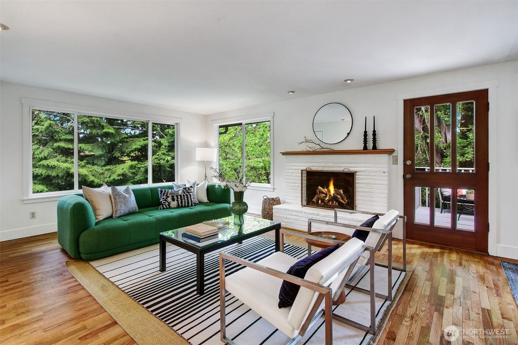 Photo of 425 31st Avenue, Seattle, WA 98122 (MLS # 2370521)