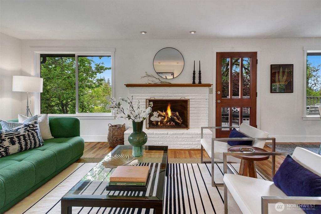 Photo of 425 31st Avenue, Seattle, WA 98122 (MLS # 2370521)