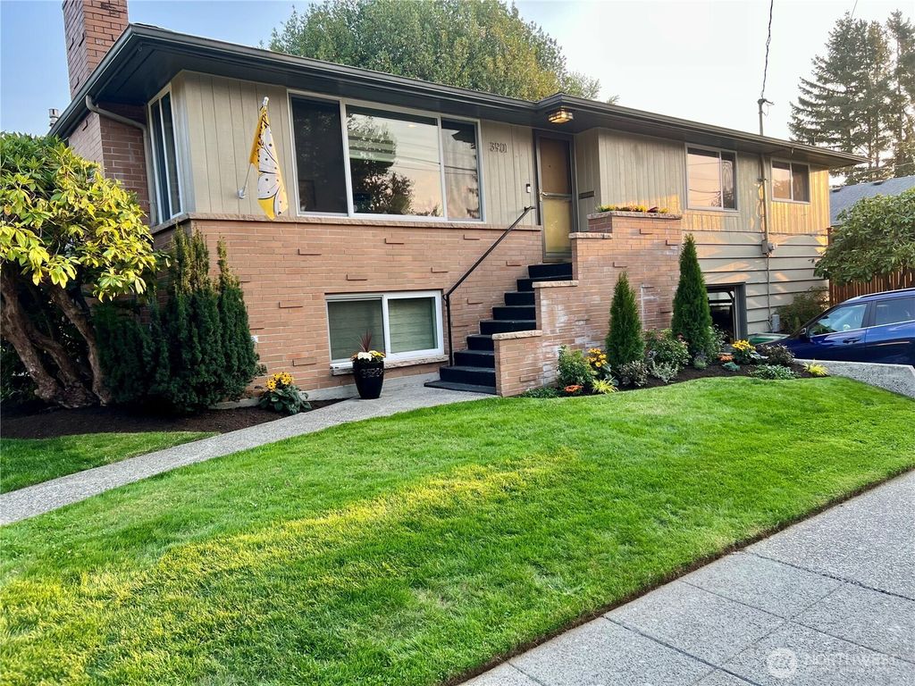 Photo of 3901 SW Hanford Street, Seattle, WA 98116 (MLS # 2434727)