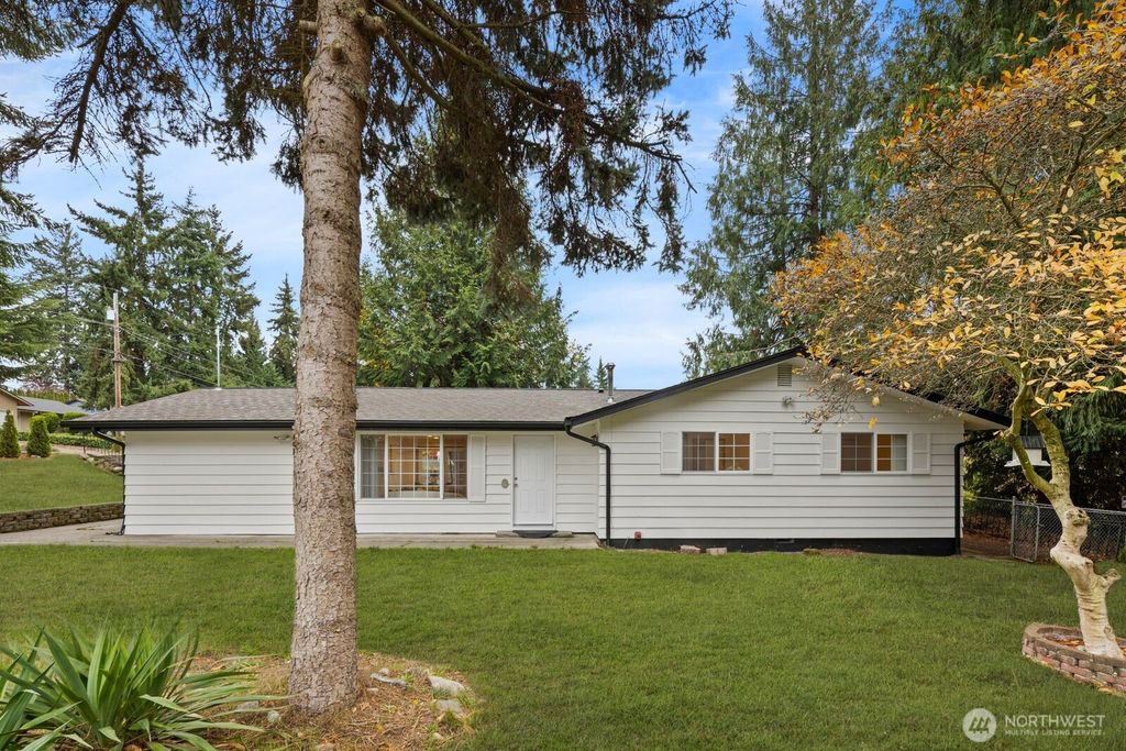 Photo of 803 SW Dash Point Road, Federal Way, WA 98023 (MLS # 2454149)