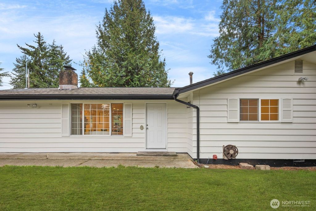 Photo of 803 SW Dash Point Road, Federal Way, WA 98023 (MLS # 2454149)