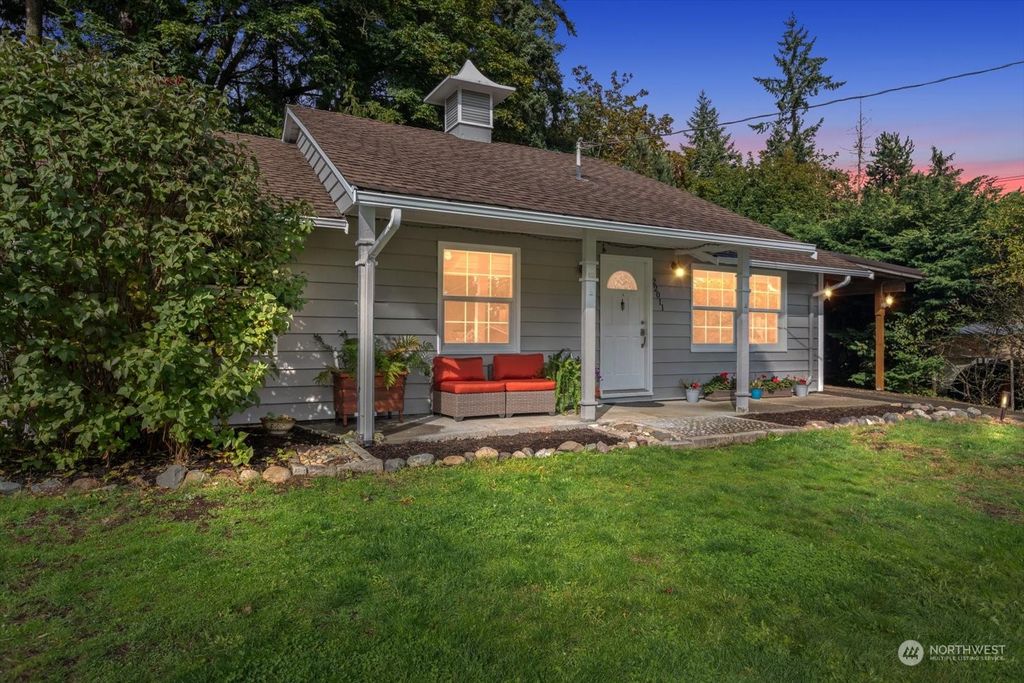 Photo of 22011 Locust Place, Lynnwood, WA 98036 (MLS # 2164040)