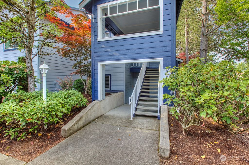 Photo of 10825 SE 200th Street #A206, Kent, WA 98031 (MLS # 2130679)