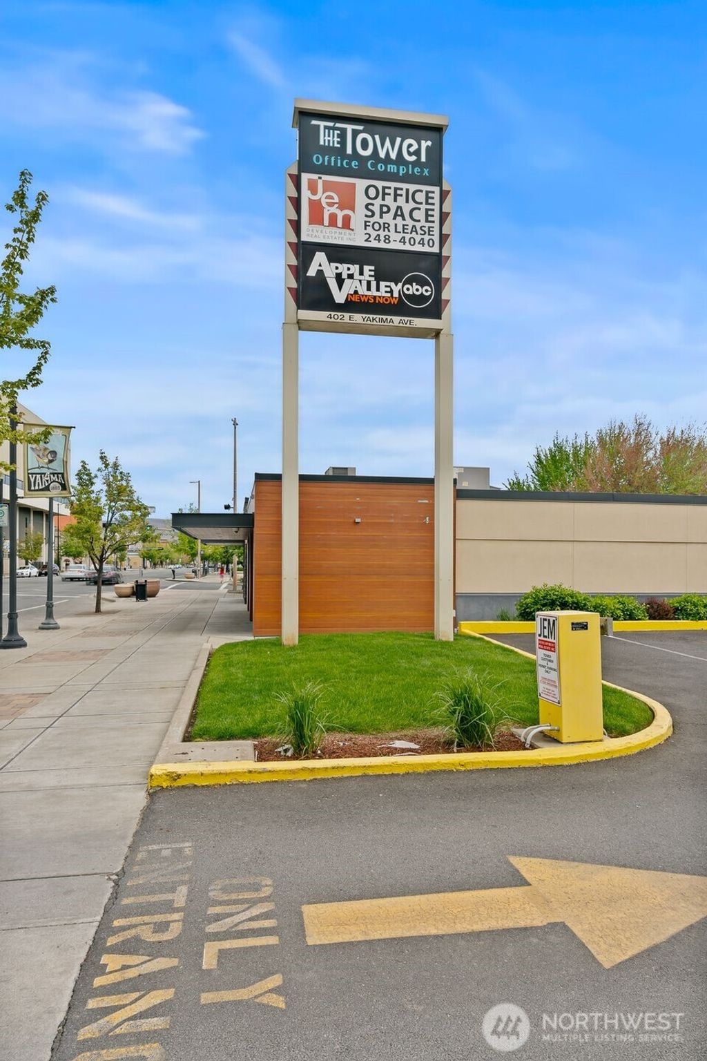 Photo of 402 E Yakima Avenue #1100, Yakima, WA 98901 (MLS # 2515652)