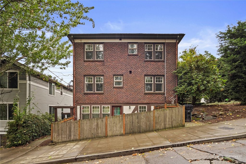 Photo of 2003 Boylston Avenue E, Seattle, WA 98102 (MLS # 2308626)