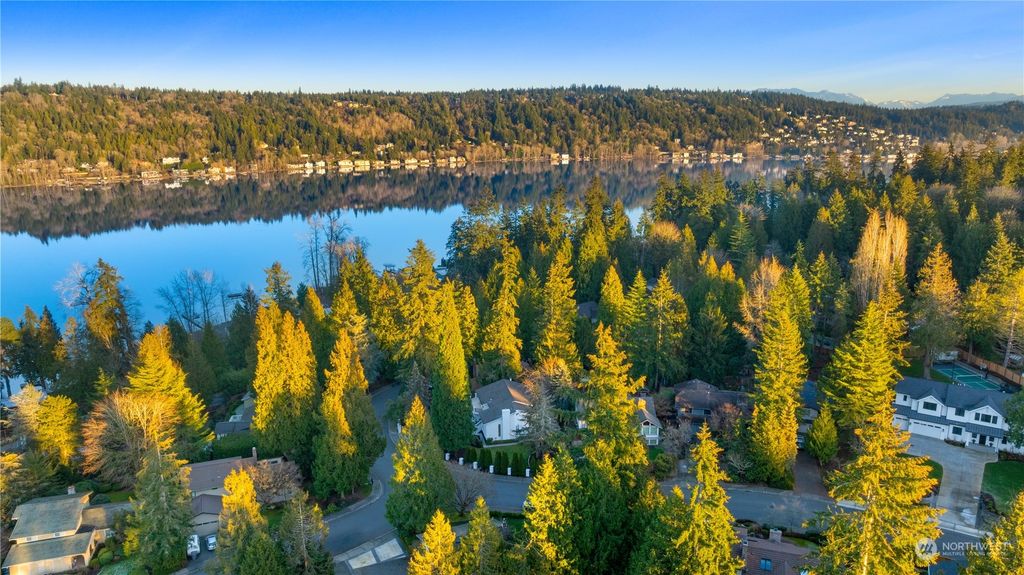 Photo of 18509 NE 27th Street, Redmond, WA 98052 (MLS # 2327914)