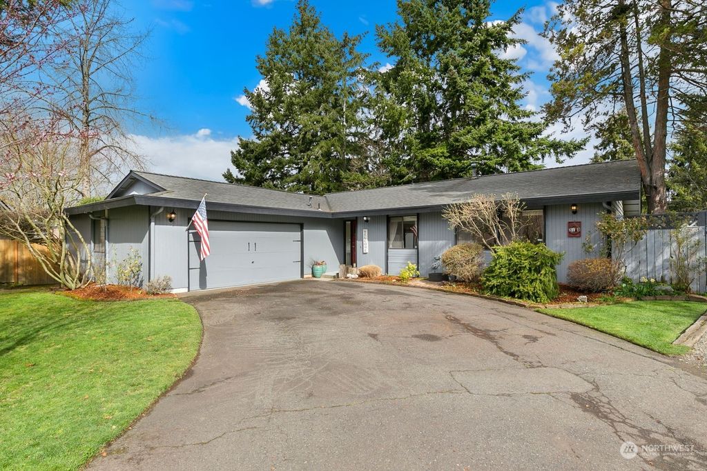 Photo of 2110 SE 21st Court, Renton, WA 98055 (MLS # 2047504)