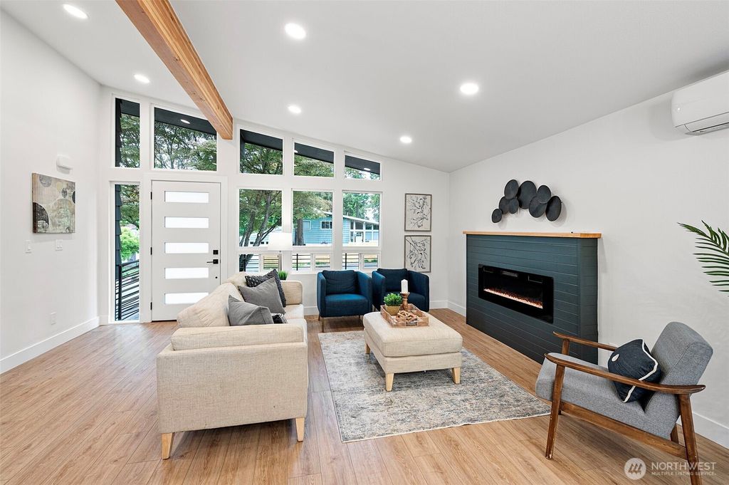 Photo of 11910 18th Avenue SW, Burien, WA 98146 (MLS # 2375816)