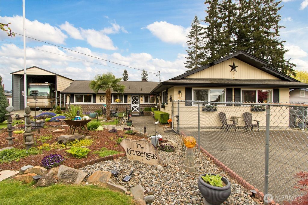 Photo of 26117 SE 425th St, Enumclaw, WA 98022 (MLS # 2514989)