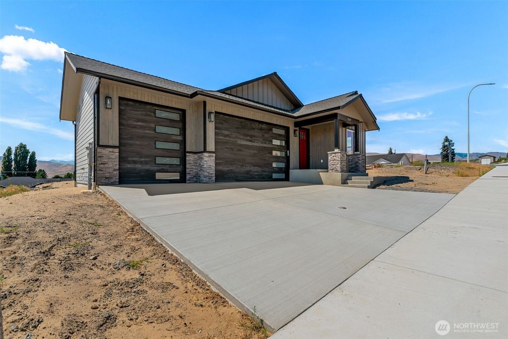Photo of 3240 NW Brianna Avenue, East Wenatchee, WA 98802 (MLS # 2549371)