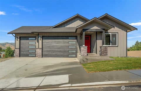 Photo of 3240 NW Brianna Avenue, East Wenatchee, WA 98802 (MLS # 2549371)