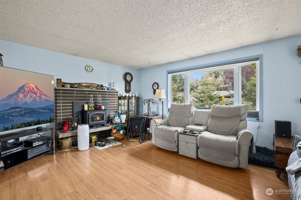 Photo of 12331 SE 164th Street, Renton, WA 98058 (MLS # 2142247)