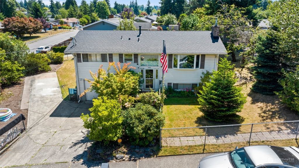 Photo of 12331 SE 164th Street, Renton, WA 98058 (MLS # 2142247)