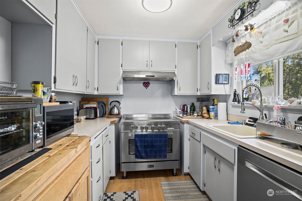 Photo of 12331 SE 164th Street, Renton, WA 98058 (MLS # 2142247)