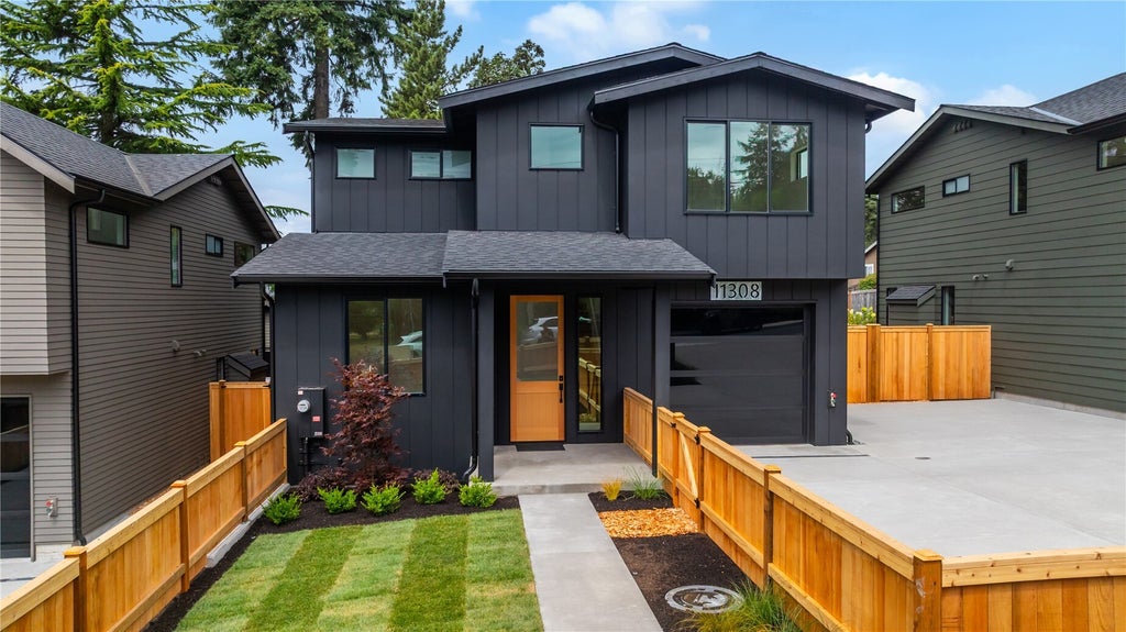 Photo of 11308 NE 60th Street, Kirkland, WA 98033 (MLS # 2596801)