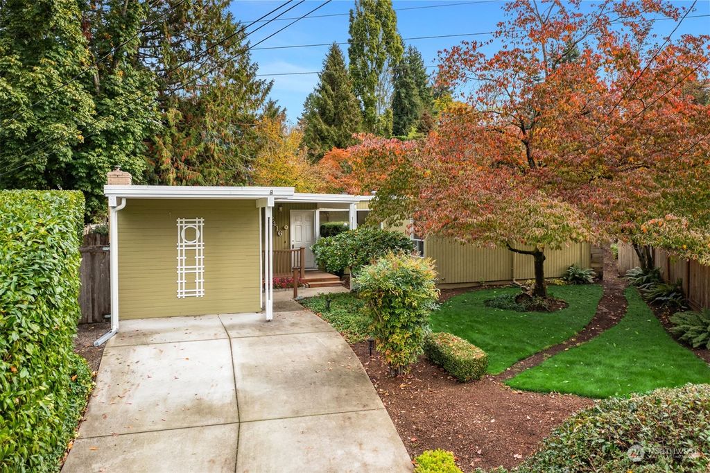 Photo of 12416 NE 112th Street, Kirkland, WA 98033 (MLS # 2172849)