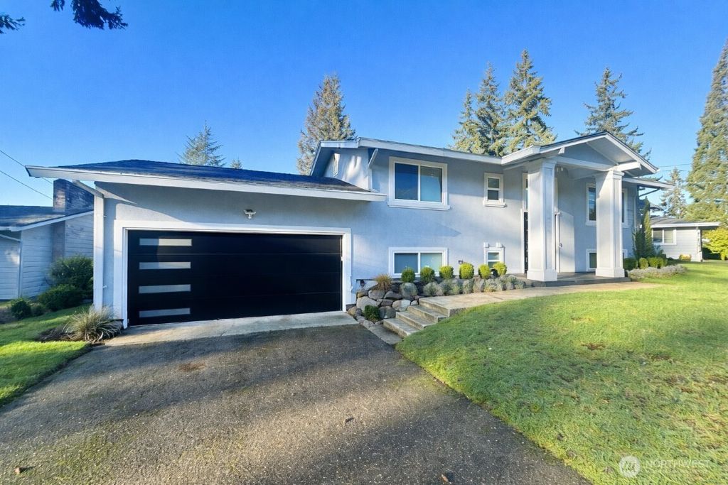 Photo of 15405 NE 7th Place, Bellevue, WA 98007 (MLS # 2482101)