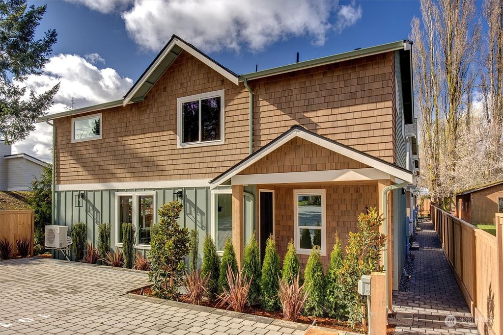 Photo of 1019 6th Street #1, Kirkland, WA 98033 (MLS # 2258867)