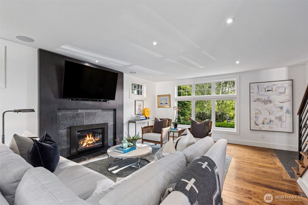Photo of 2642 W Viewmont Way W, Seattle, WA 98199 (MLS # 2367420)