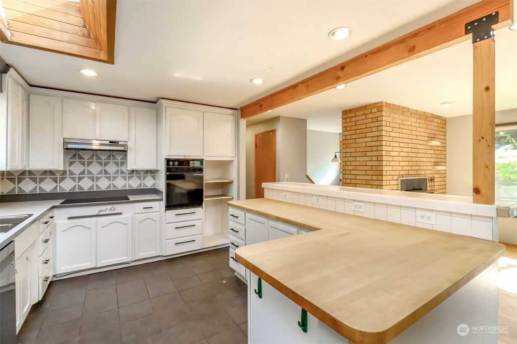 Photo of 20619 4th Avenue S, Des Moines, WA 98198 (MLS # 2277991)
