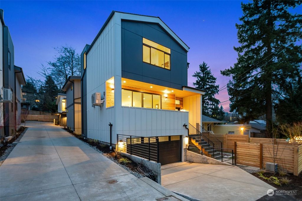 Photo of 815 NE 105th Street, Seattle, WA 98125 (MLS # 2201608)