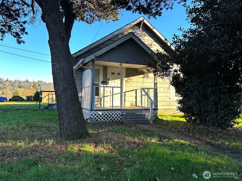 Photo of 1012 7th Ave S, Kelso, WA 98626 (MLS # 2469804)