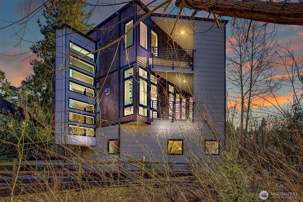 Photo of 417 102nd Avenue SE, Bellevue, WA 98004 (MLS # 2483876)