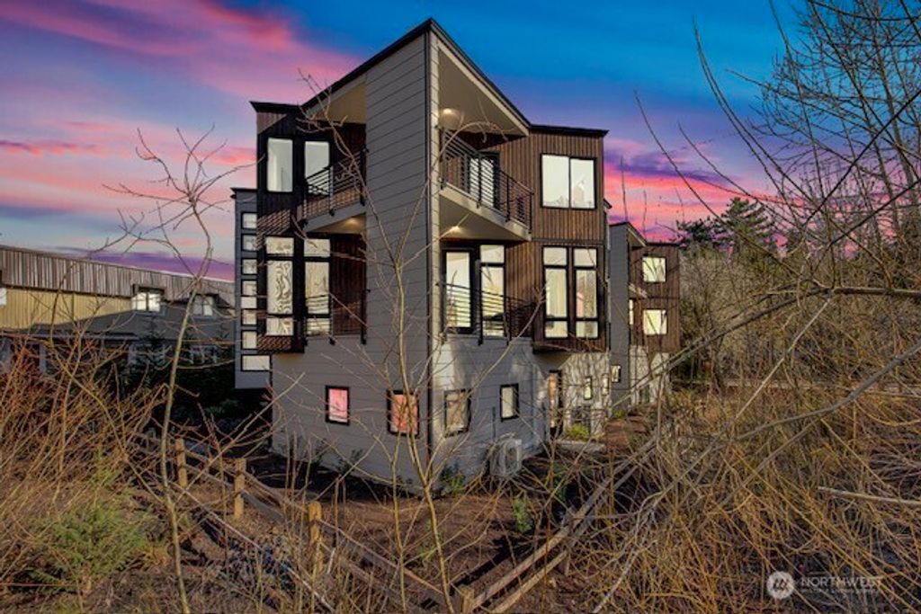 Photo of 417 102nd Avenue SE, Bellevue, WA 98004 (MLS # 2483876)