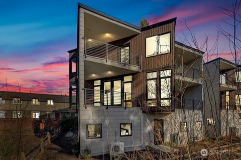 417 102nd Avenue SE Bellevue WA 98004