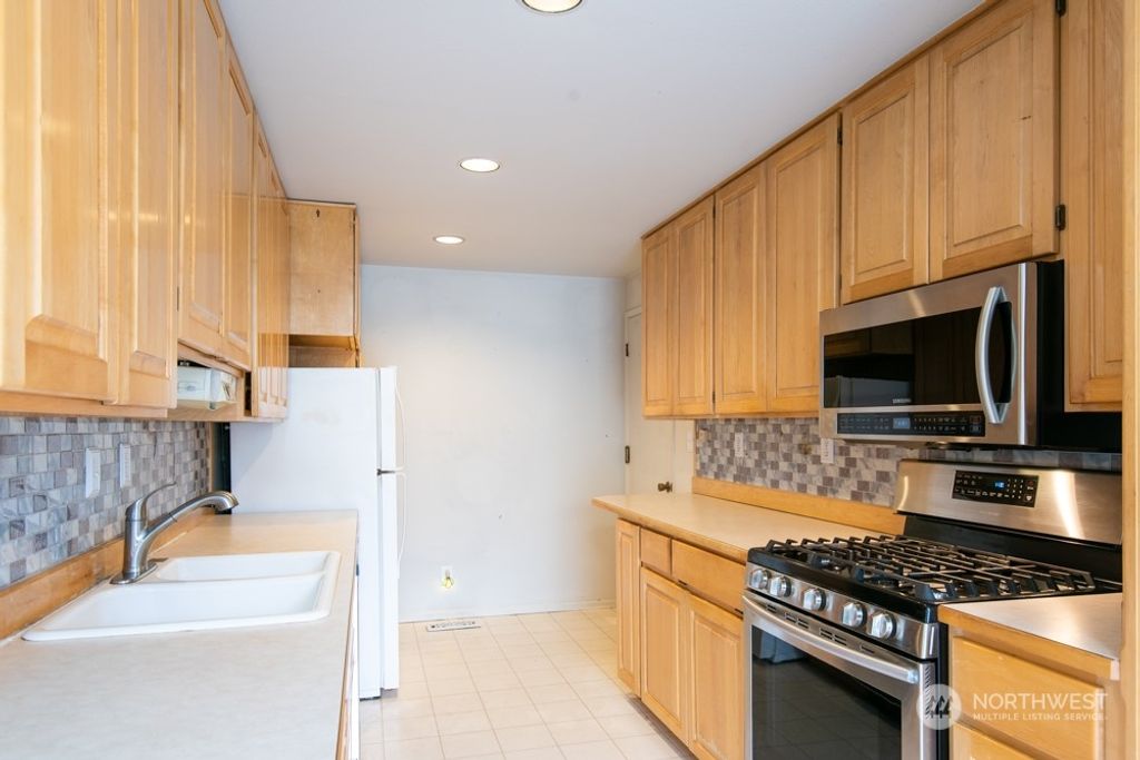 Photo of 24704 11th Avenue S, Des Moines, WA 98198 (MLS # 2251170)