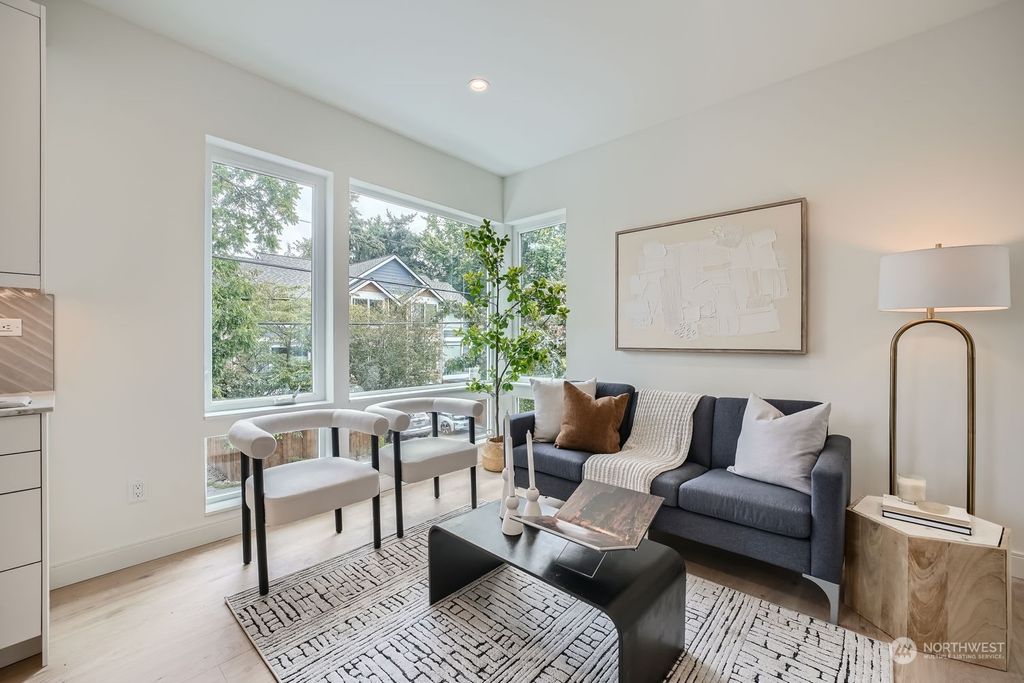 Photo of 525 22nd Avenue #B, Seattle, WA 98122 (MLS # 2281230)